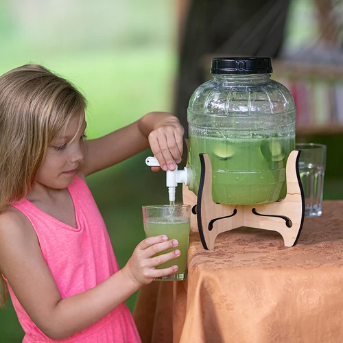 Słoik nietłukący 5L z kranikiem i dwustronnym, drewnianym stojakiem - 16 ['słoik nietłukący', ' plastikowy słoik', ' słoik na lemoniadę', ' słoik na poncz', ' słoik na stojaku', ' słoik z kranem', ' cytryniada', ' lemoniada', ' poncz', ' sangria', ' słój na stojaku', ' słój do napojów', ' słój na nalewkę', ' na susz wigilijny', ' słoik na alkohol']