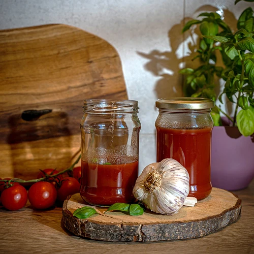 Słoik TO 300 ml ze złotą zakrętką fi 66 - 6szt. - 10 ['słoik na przetwory', ' słoik 300 ml', ' słoik z zakrętką', ' słoik ze złotą zakrętką', ' słoiczek kuchenny', ' słoik szklany', ' słoik na drobiazgi', ' słoik na dżem', ' słoiczek na przyprawy', ' słoiczek na zioła', ' słoiki zakręcane', ' nieduże słoiki']