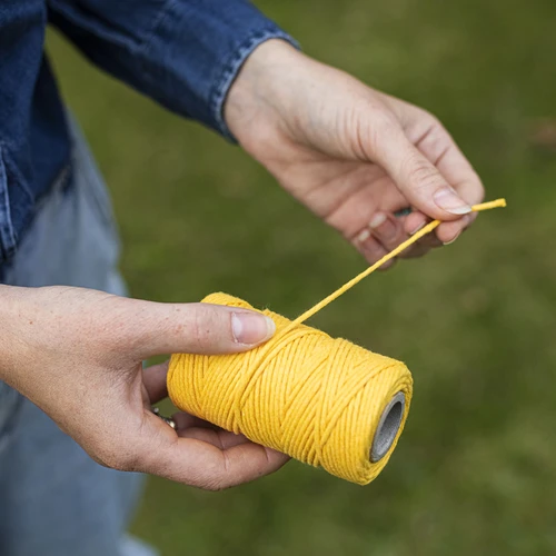 Sznurek bawełniany żółty 2 mm/55 m/100 g - 6 ['sznurek z bawełny', ' sznurek bawełniany', ' sznurek do delikatnych roślin', ' sznurek naturalny', ' ekosznurek', ' sznurek do makramy', ' sznurek do wiązania', ' sznurek do rękodzieła', ' sznurek do ściągania', ' żółty sznurek', ' sznurek żółty']