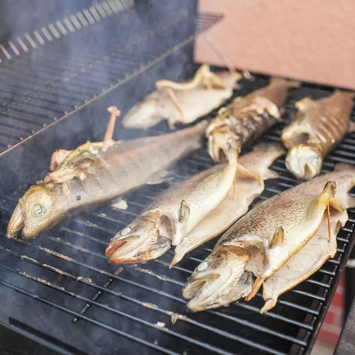 Zrębki do wędzenia/grillowania, czereśnia, 450 g, kl. 10 - 13 ['zrębki wędzarnicze', ' zrębki do wędzenia', ' zrębki do grilla', ' zrębki do grillowania', ' dym wędzarniczy', ' zrębki z czereśni', ' zrębki czereśniowe', ' zrębki do wędzenia mięs', ' zrębki uniwersalne', ' zrębki do wędzarni', ' zrębki do ryb', ' zrębki do drobiu', ' zrębki do wołowiny', ' zrębki do wieprzowiny', ' wędzenie mięs', ' wędzenie ryb']