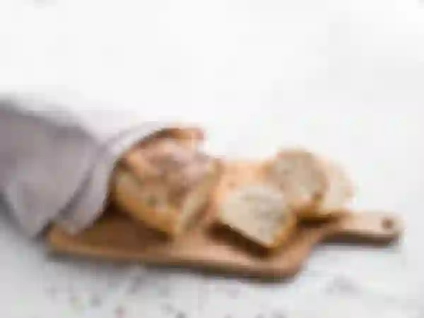 Chleb na zakwasie żytnim z ziarnami
