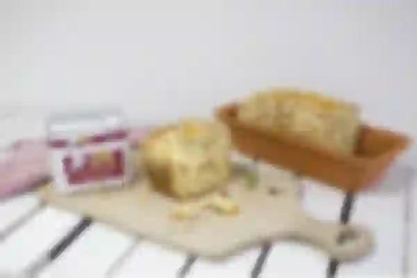 Domowe ciasto drożdżowe z porzeczkami i kruszonką
