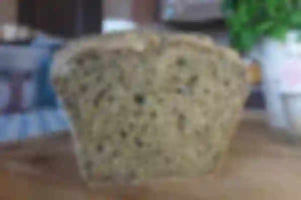 Domowy bezglutenowy chleb z mąką konopną