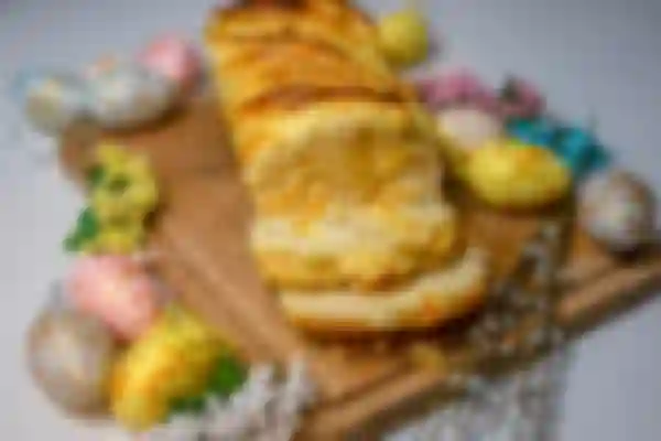 Wielkanocne ciasto drożdżowe z serem i morelami