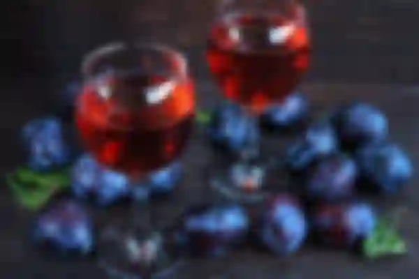 Wino ze śliwek z dodatkiem śliwki pieczonej